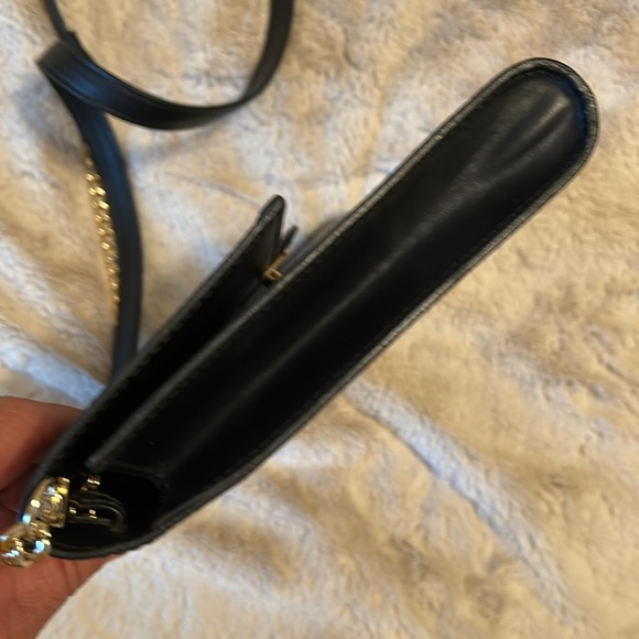 LOUIS VUITTON Epi Pochette Arche Black Crossbody Bag - Picture 5 of 12